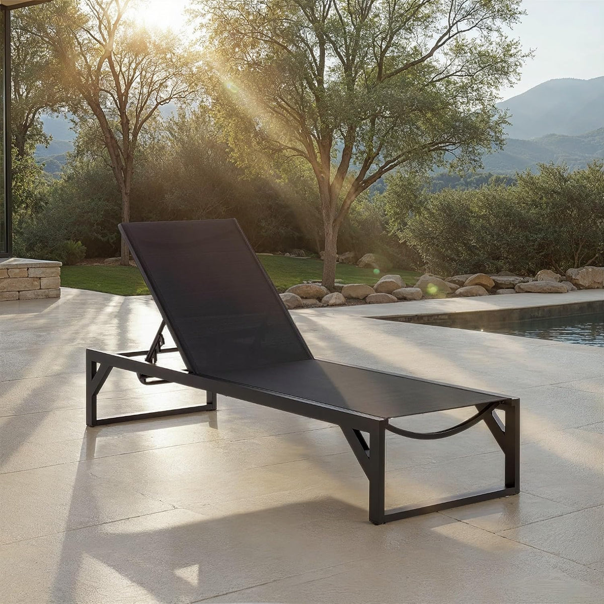 SAFAVIEH Outdoor Patio Furniture Collection – Jordan Black & Black Aluminum Lounger, Adjustable Modern Outdoor Reclining Chaise (PAT7560A)